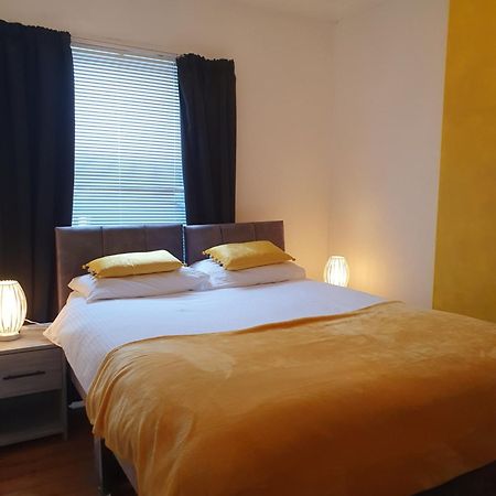 Planet 9 Apartment Warrington  Ngoại thất bức ảnh